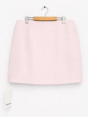 Lululemon Softstreme High-Rise Mini Skirt
Pink Organza Size XL
